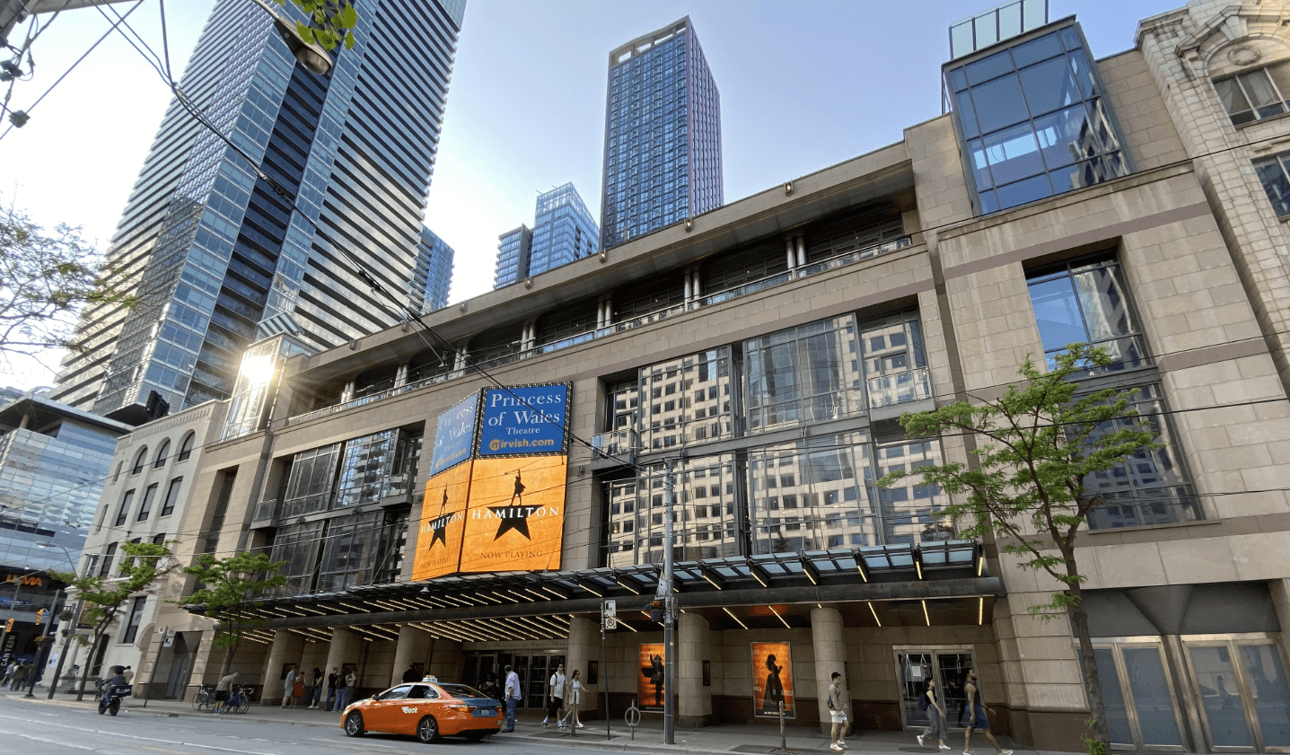 Pre-Show Dining: Quick, Healthy, and Delicious Meals Near the Princess of Wales Theatre